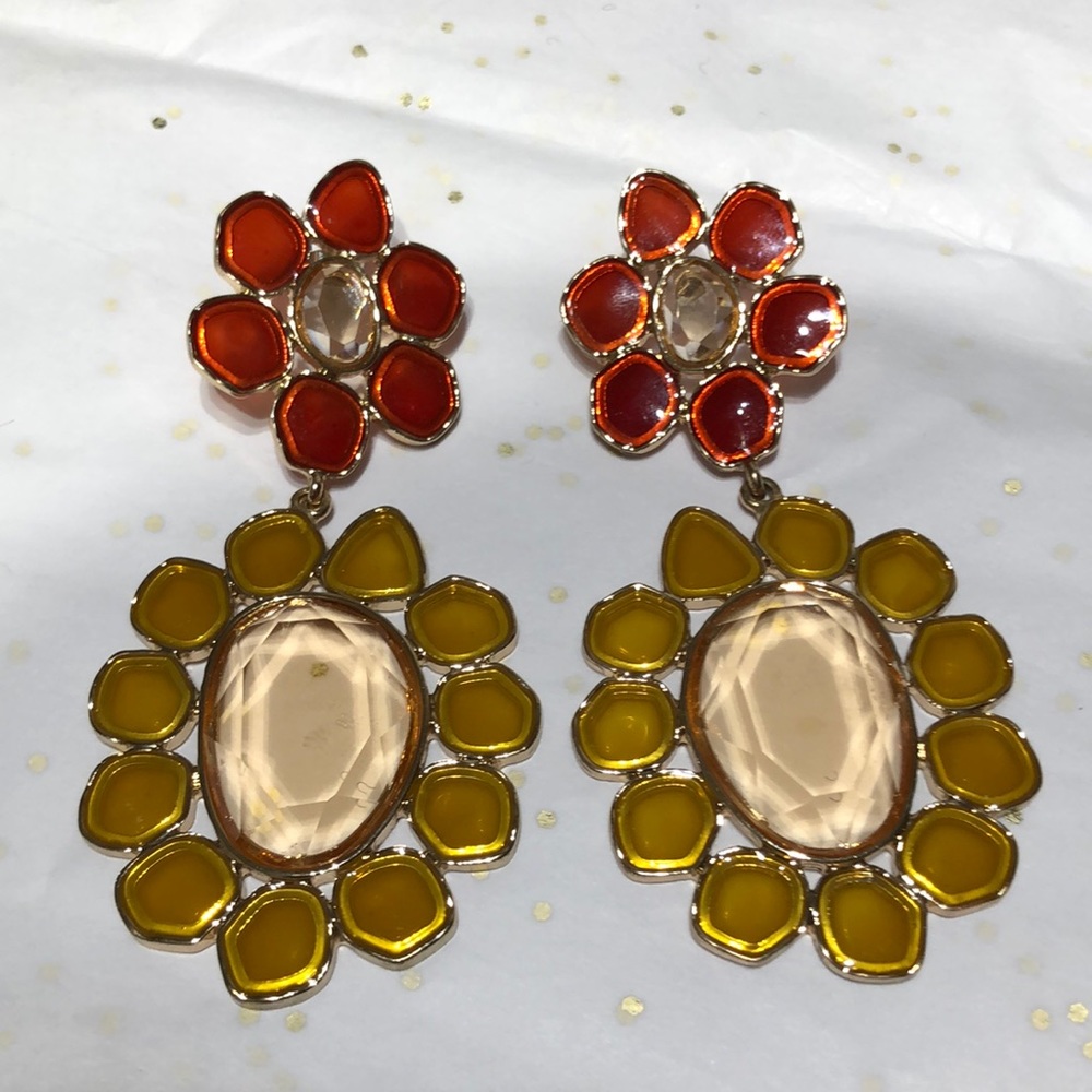 Lovely resin flower earrings